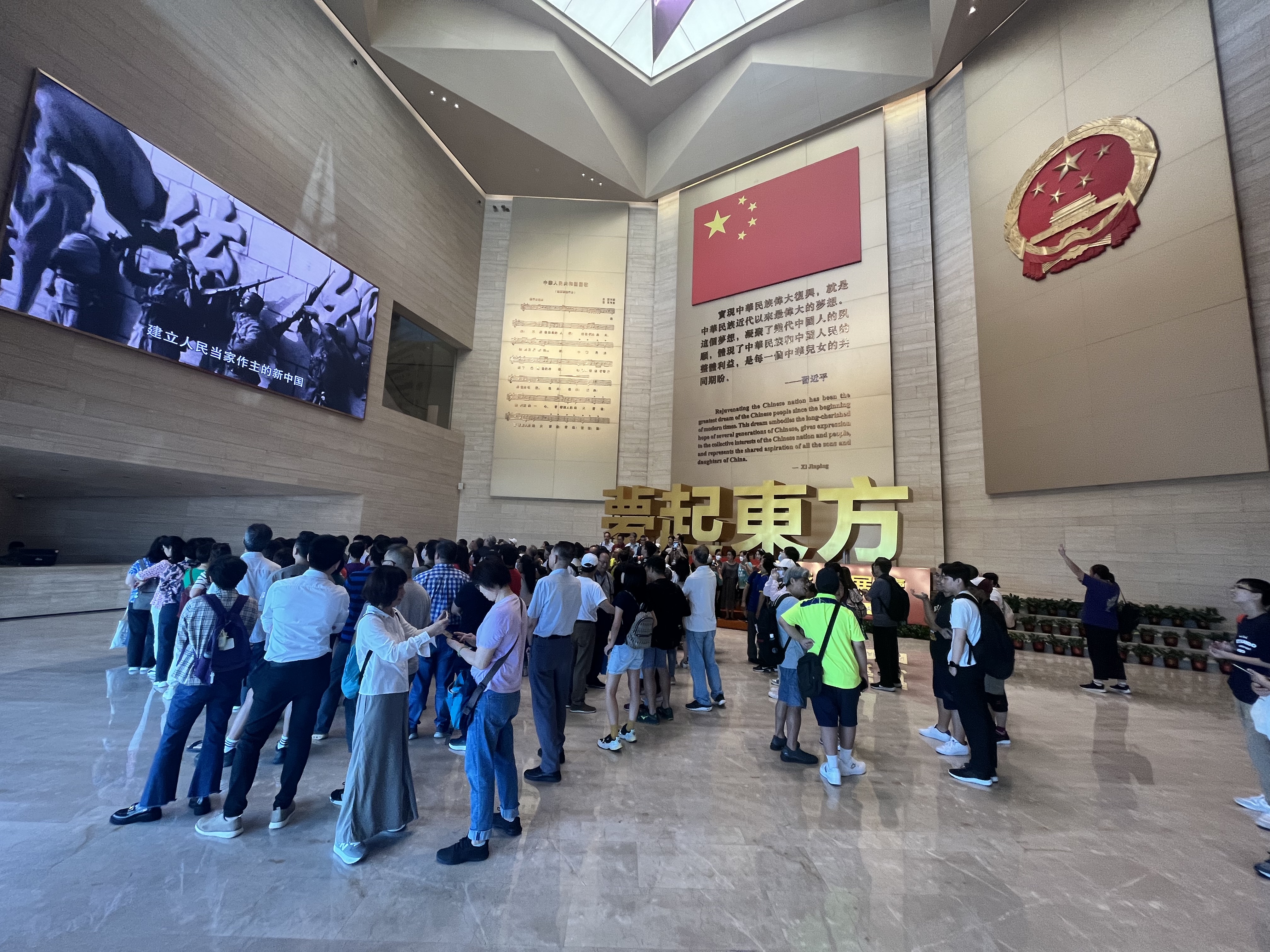 香江聚賢參觀駐港部隊展覽中心